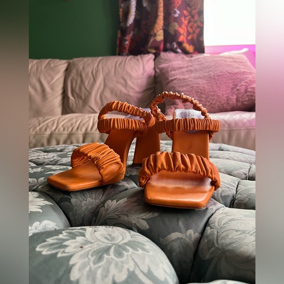 Heels - Picture 1 of 3